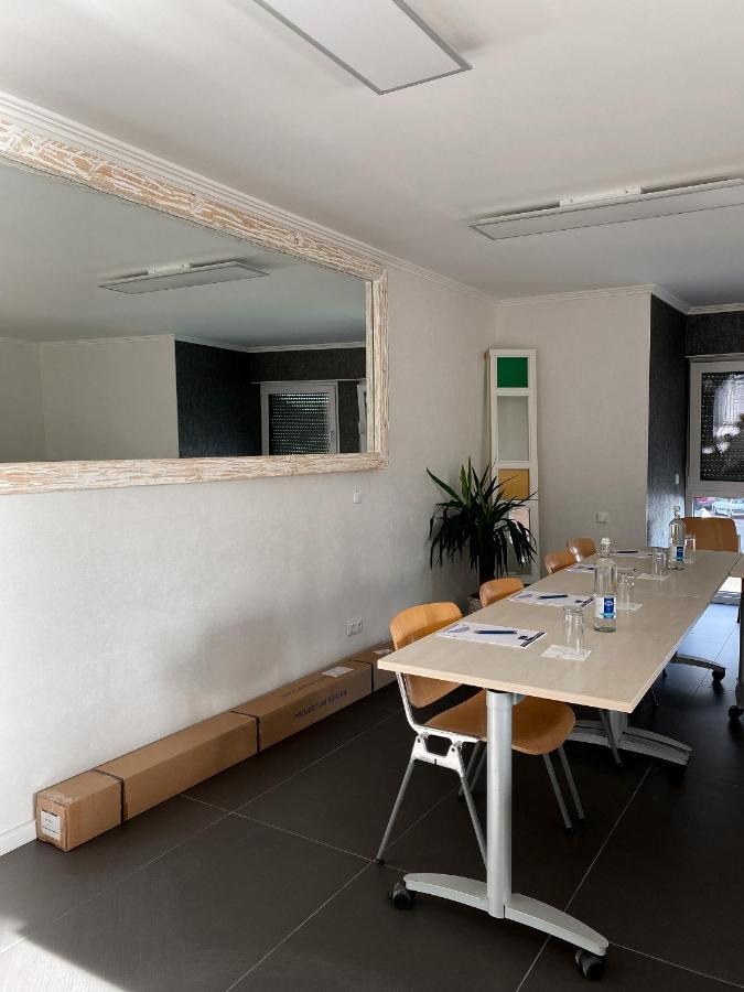 Mg-Quartier Hostel Mönchengladbach Buitenkant foto